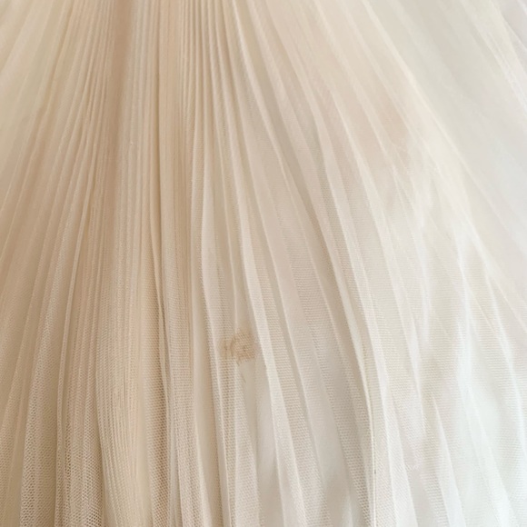 Vera Wang Hayden Wedding Dress - Picture 11 of 16